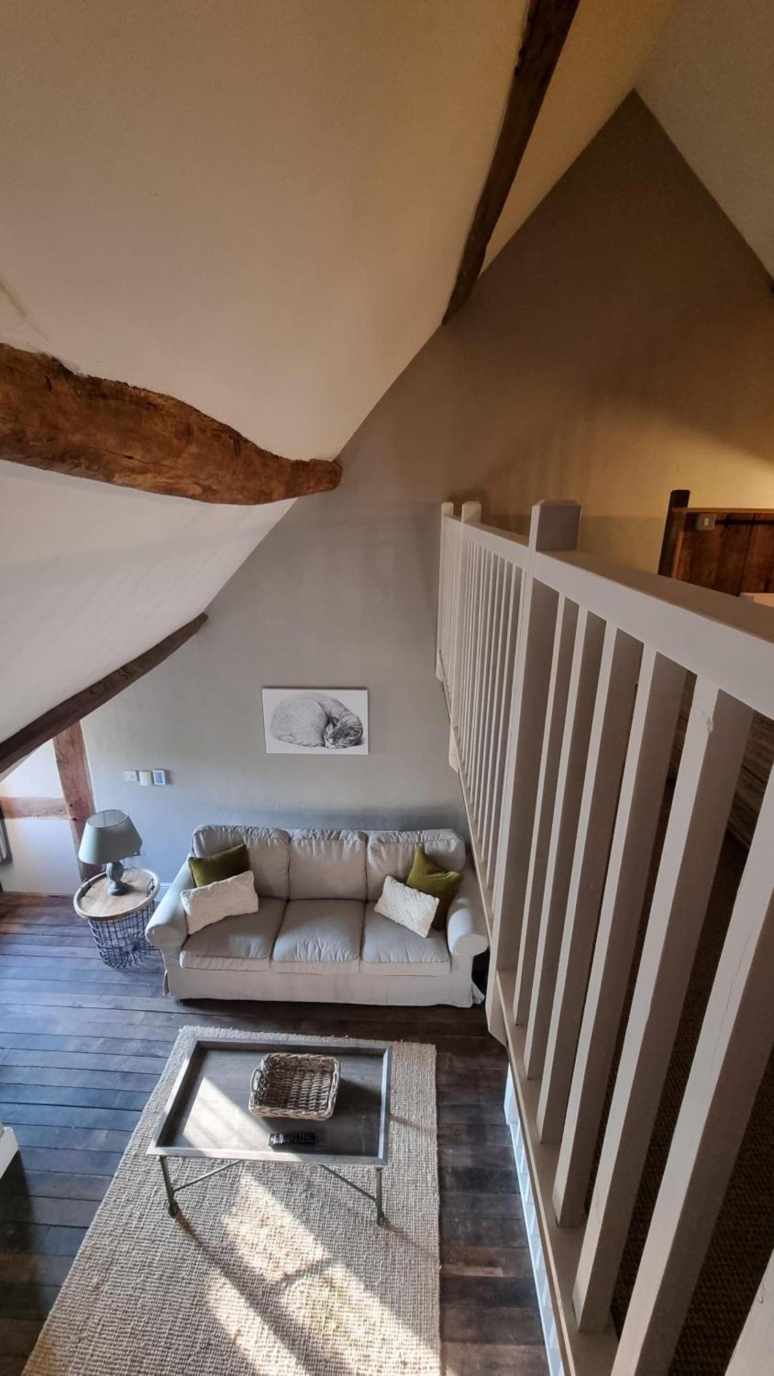 The Threshing Barn At Penrhos Court Villa Kington  Room photo