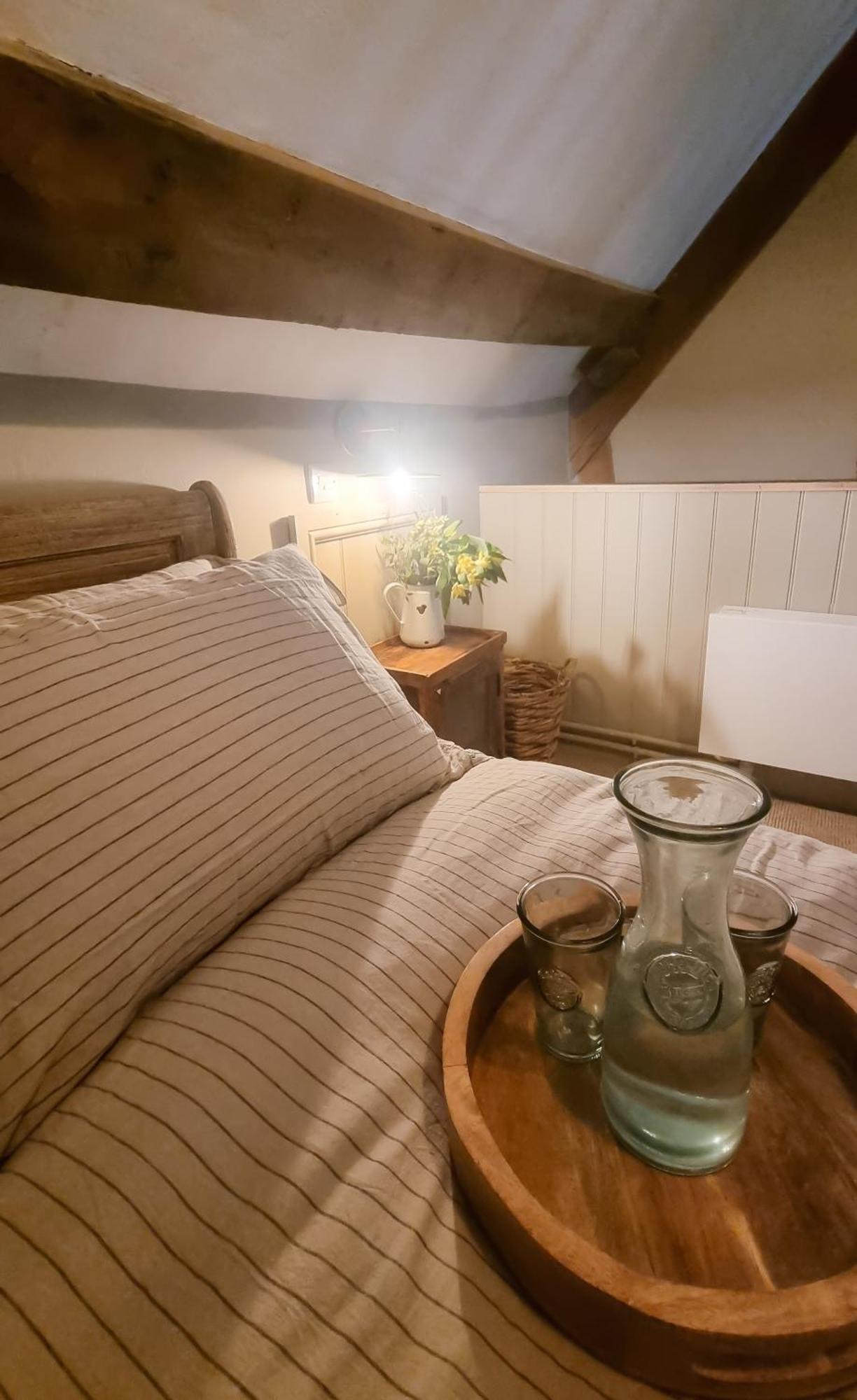The Threshing Barn At Penrhos Court Villa Kington  Room photo