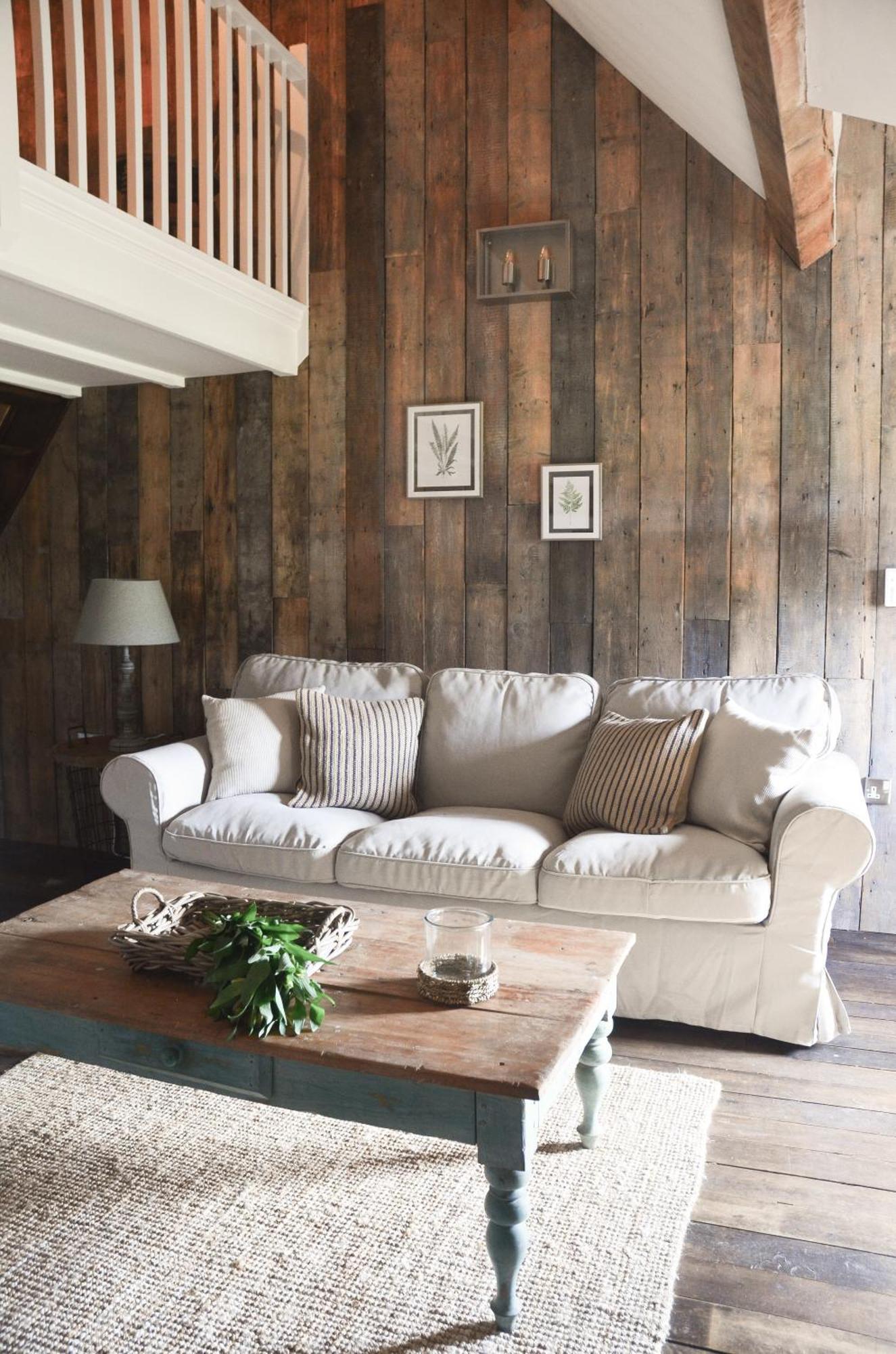 The Threshing Barn At Penrhos Court Villa Kington  Room photo