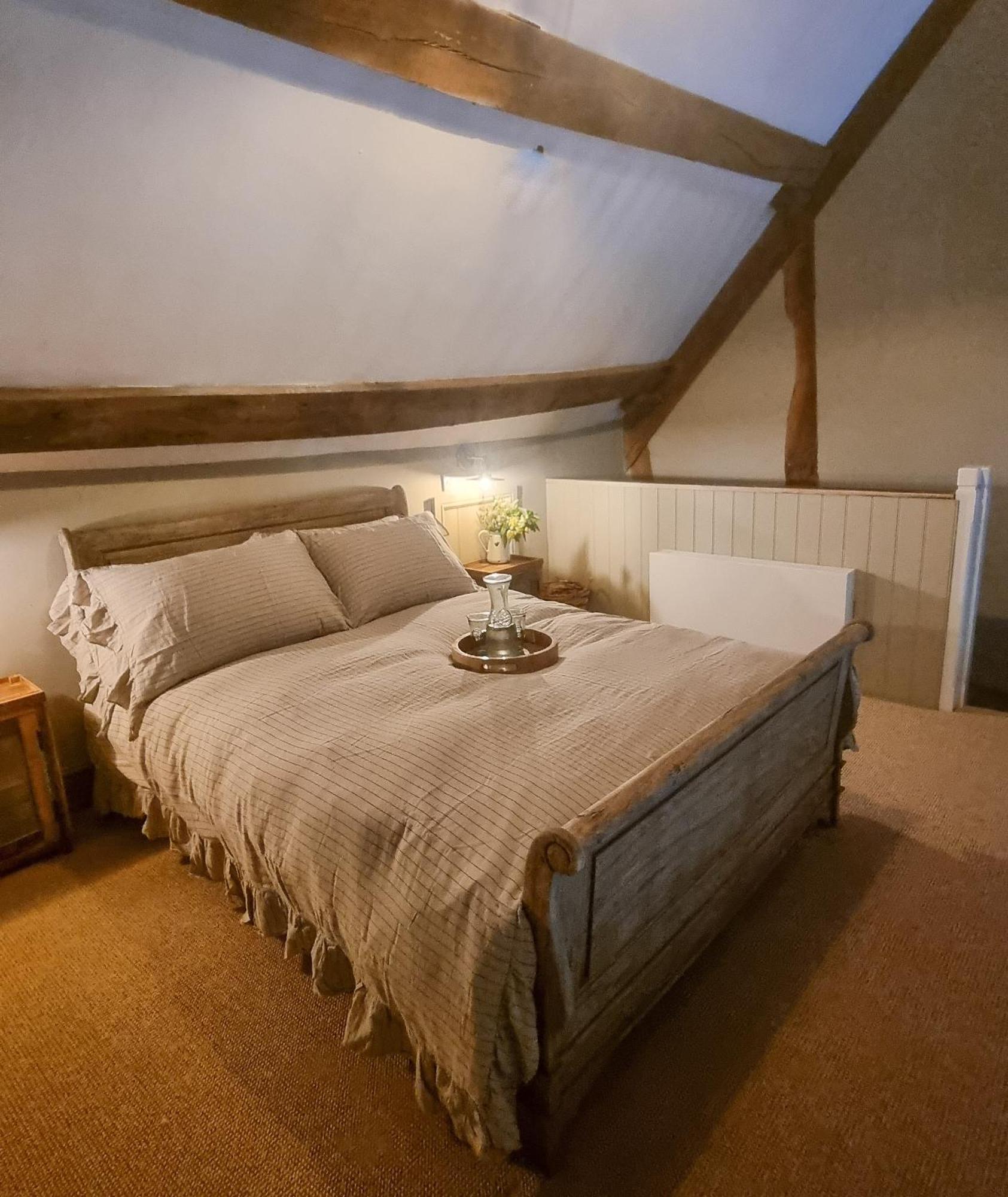 The Threshing Barn At Penrhos Court Villa Kington  Room photo